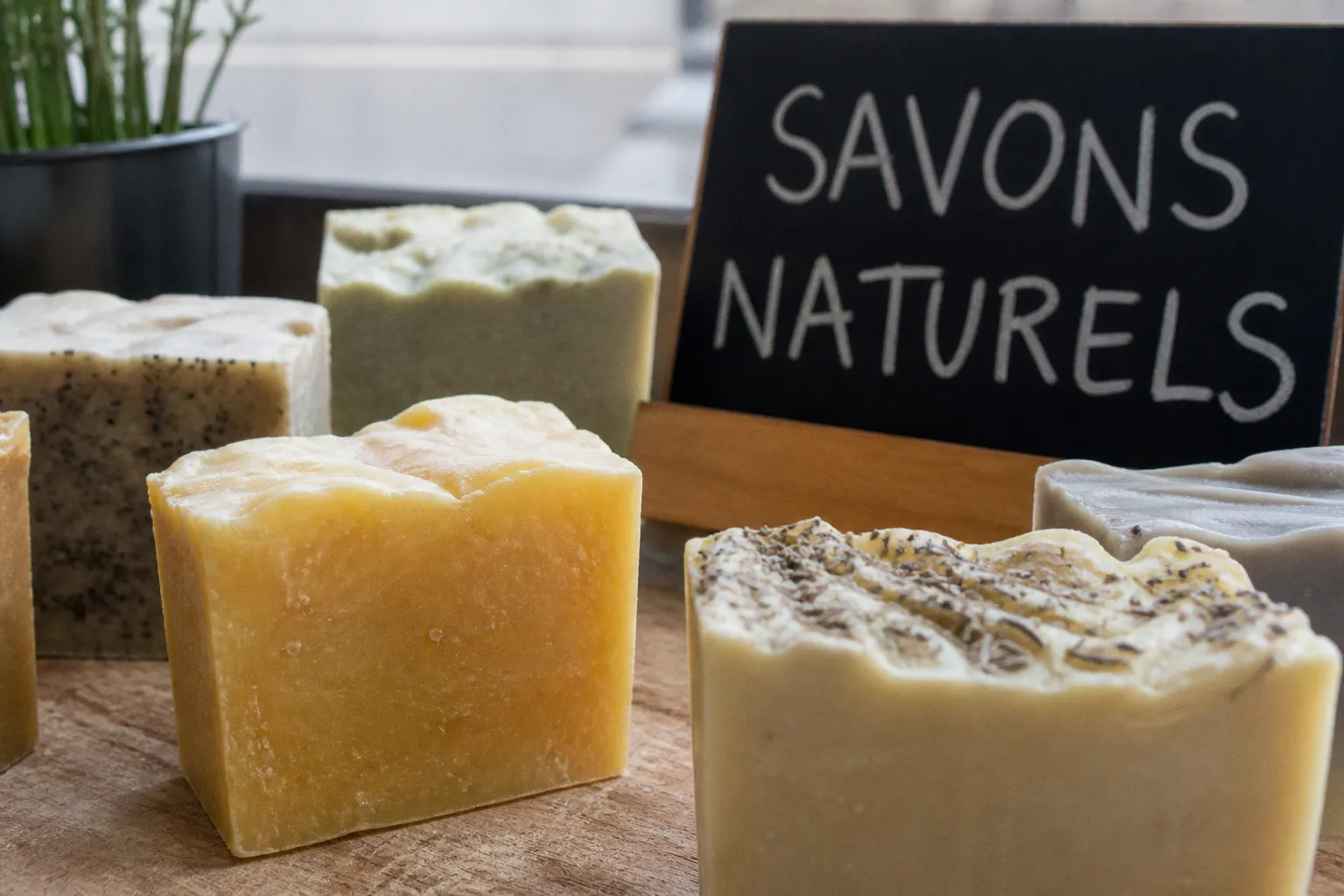 Cosmétiques naturels : pourquoi les étiquettes cachent des substances toxiques