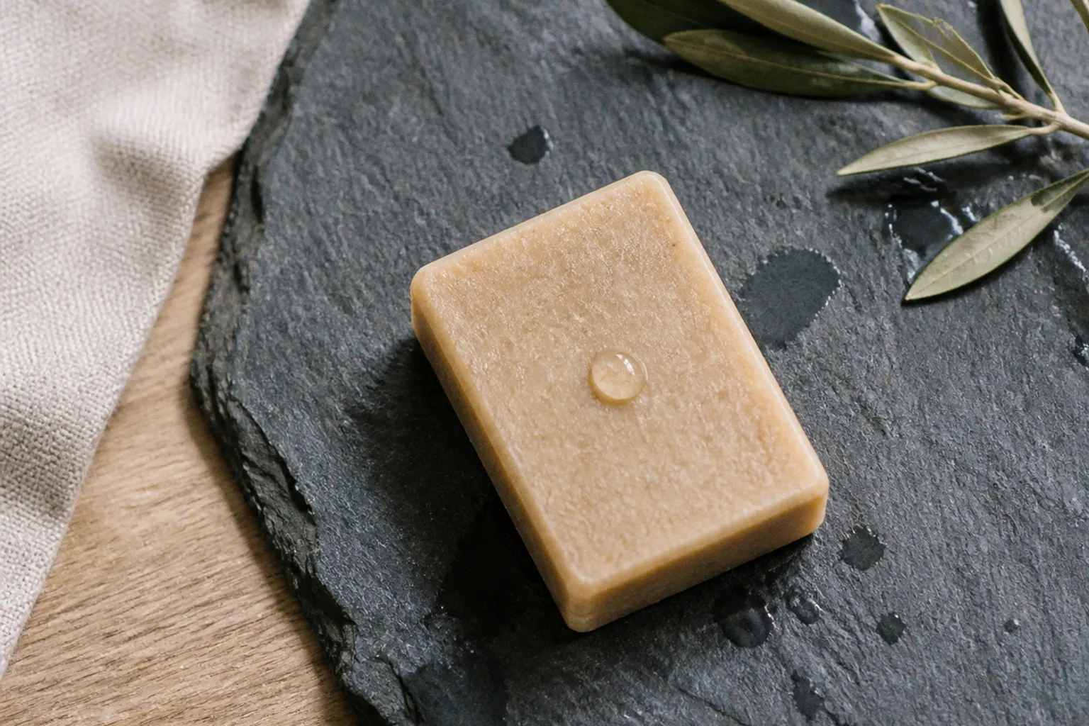 Peaux sensibles : quelle texture de soin naturel choisir ?