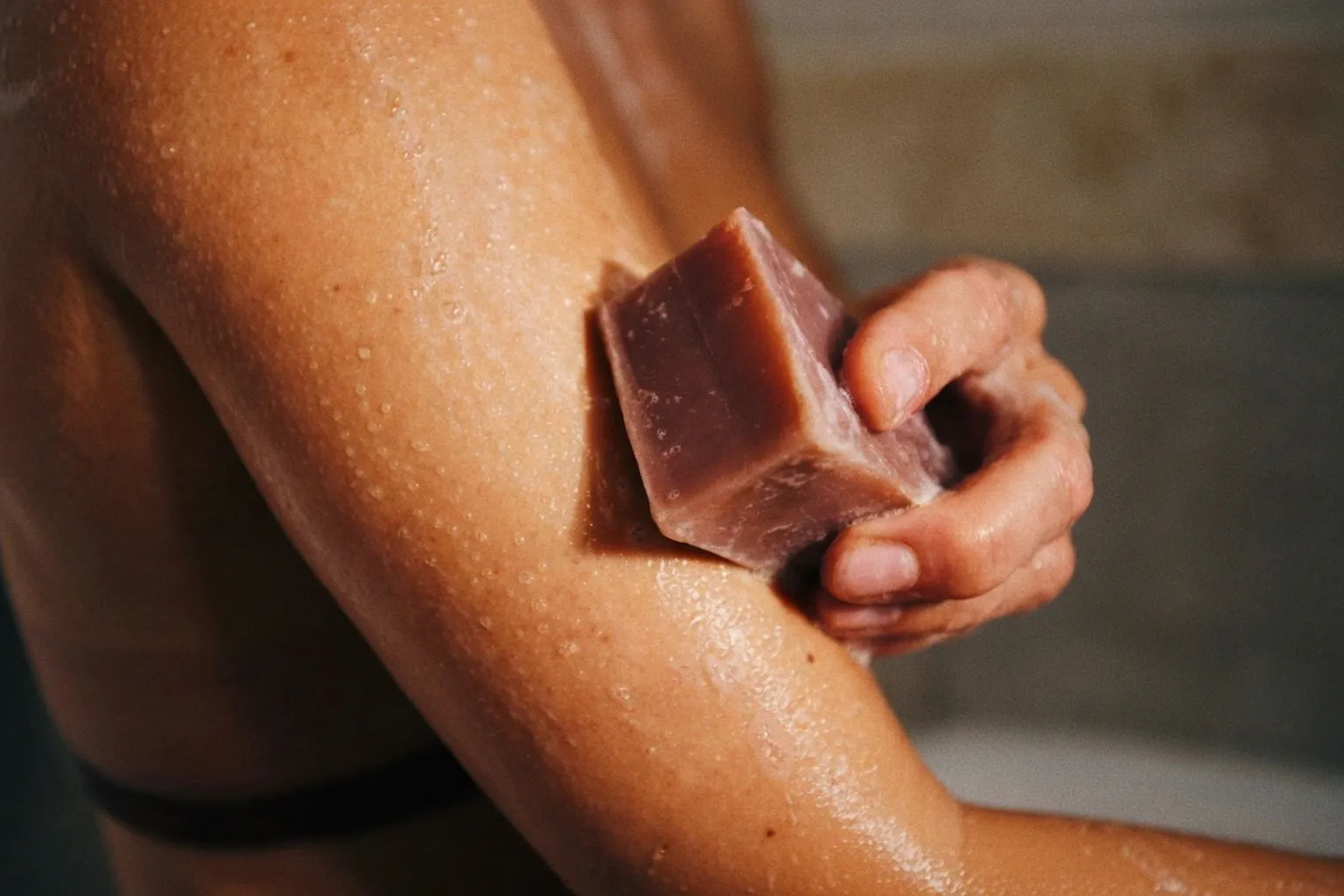 Savon à l'acide kojique : une solution miracle ou un simple effet de mode pour vos taches ?
