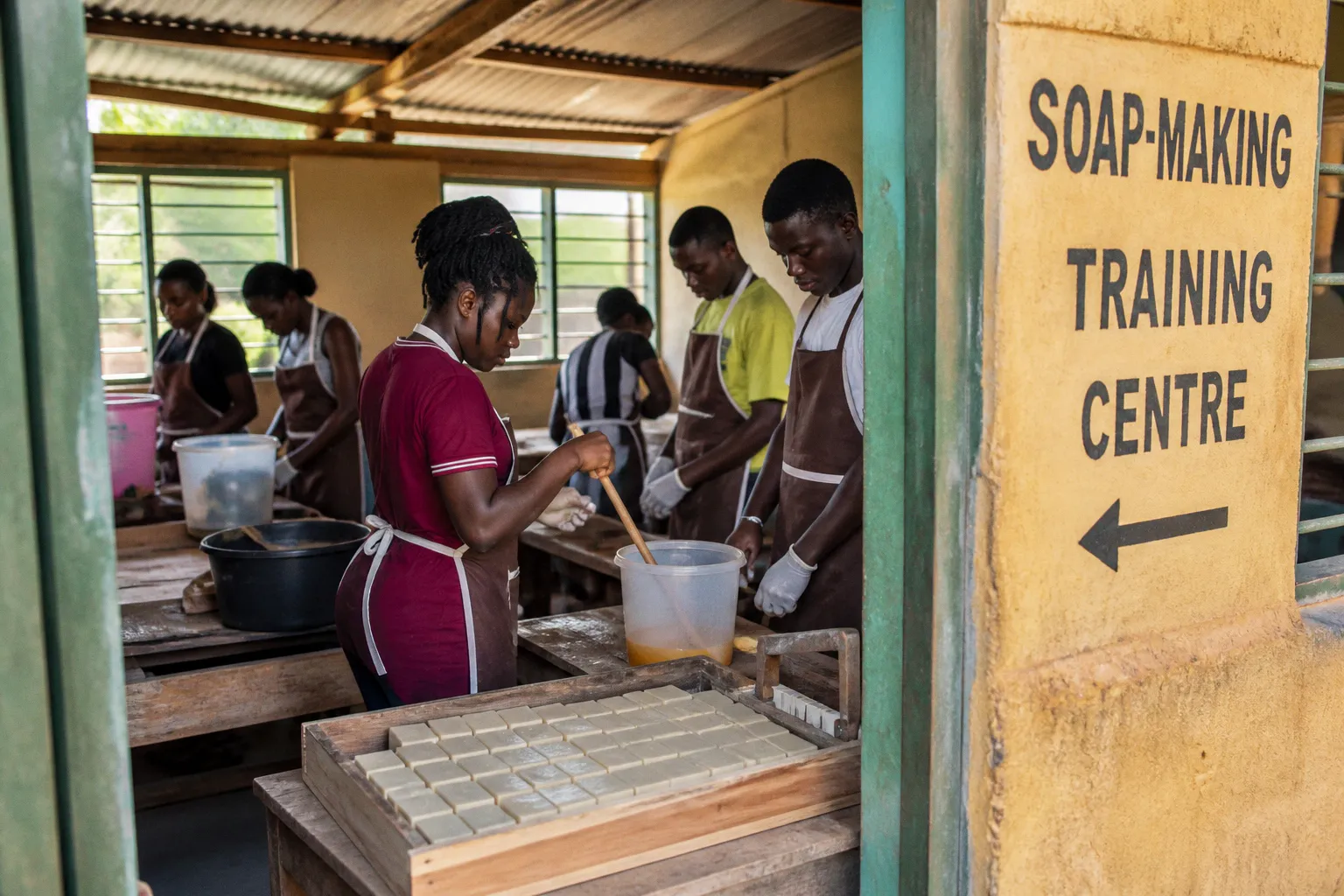 Savonnerie artisanale : former la jeunesse ghanéenne aux métiers du soin naturel